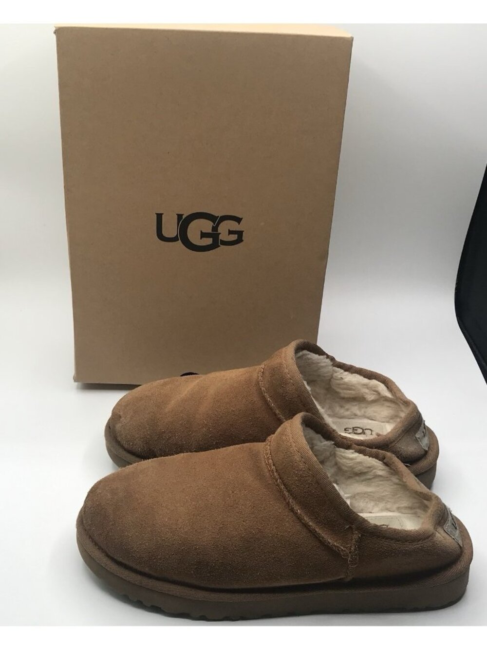 UGG Classic Slipper Women’s Size 8 Chestnut Brown Casual Comfortable - Picture 1 of 12